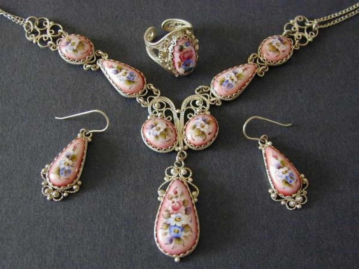 Финифть украшения Ростовская