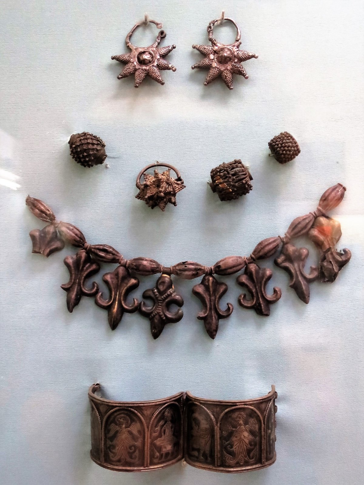 Бронзовые украшения