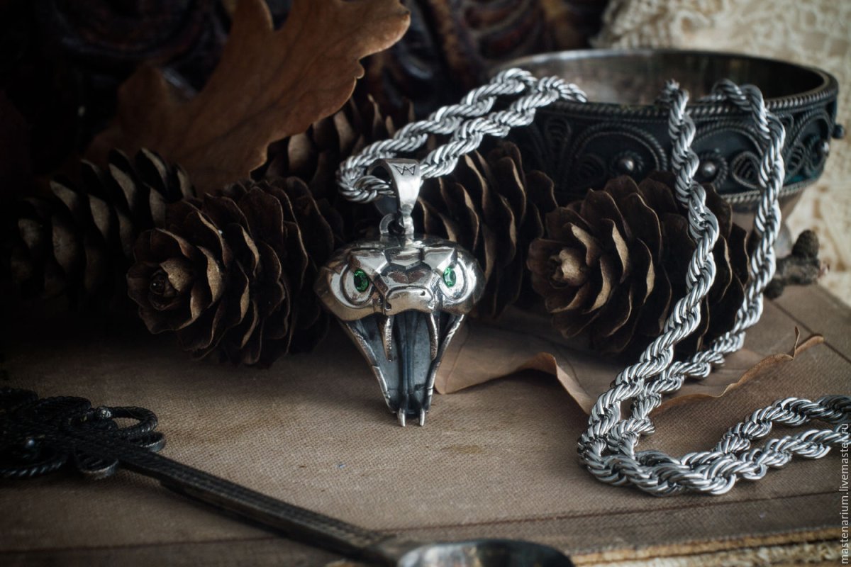 Кулон голова змеи золото