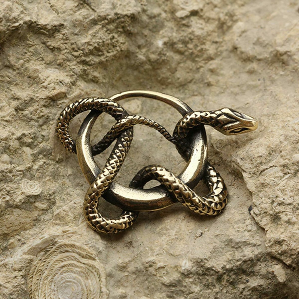 Украшения со змеями