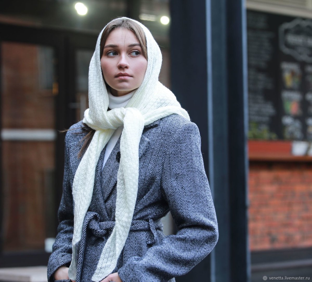 Платок на голову с пальто