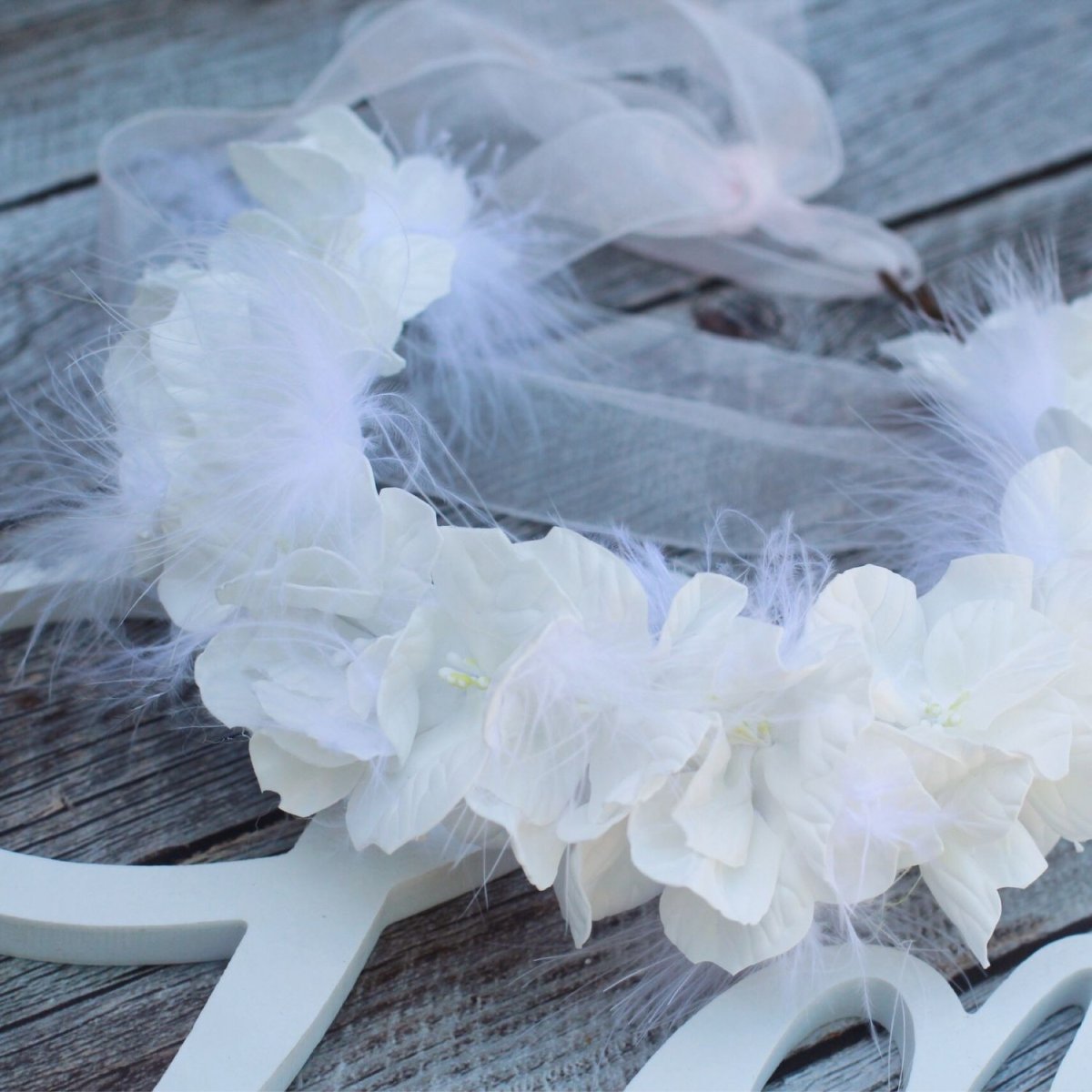 Ободок украшенный цветами