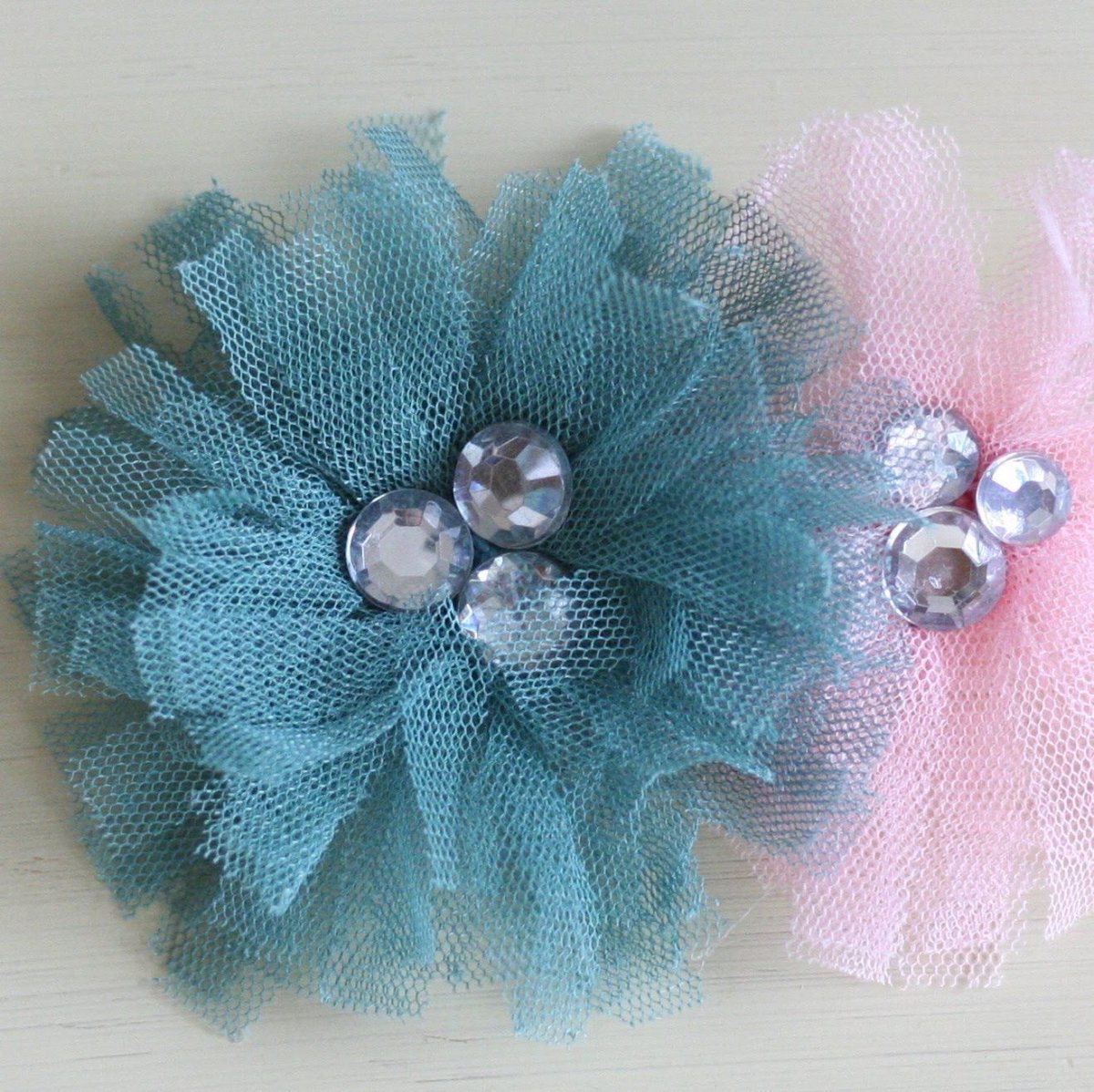 Брошь цветок из фатина