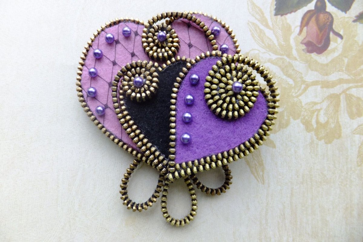 Украшение из фетра