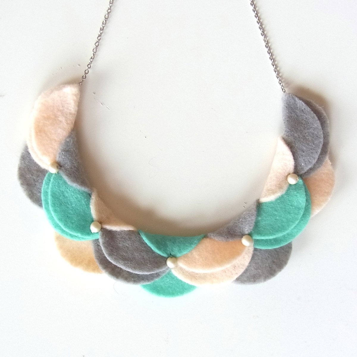 Брошь из фетра цветок