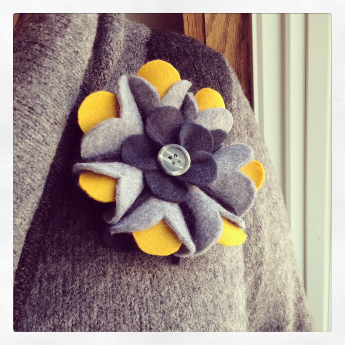 Варежка из фетра на елку