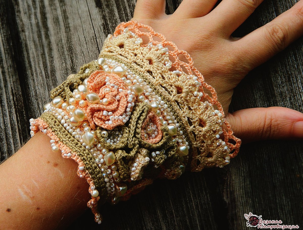 Вязаные украшения на шею спицами