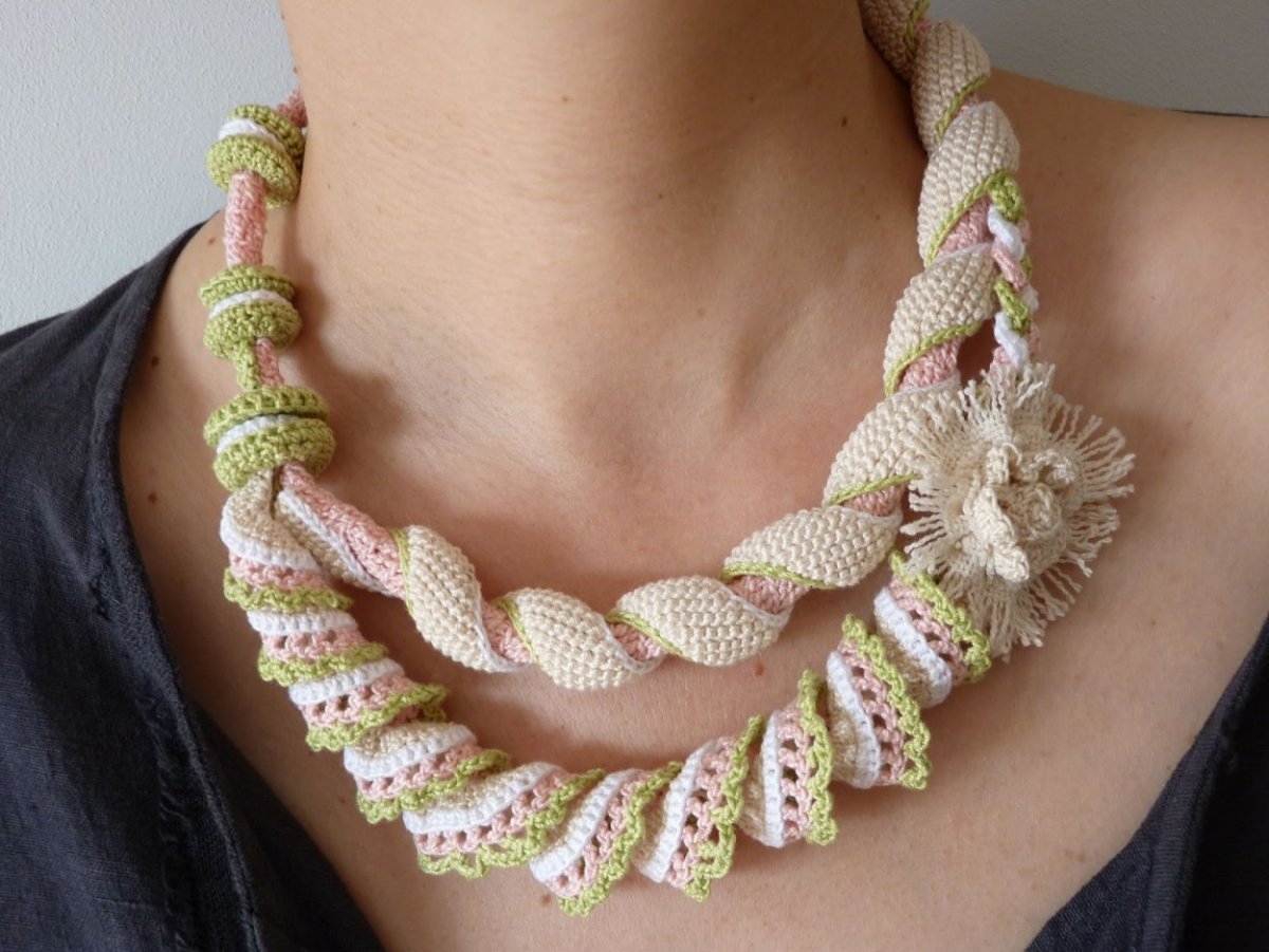 Ажурный браслет крючком