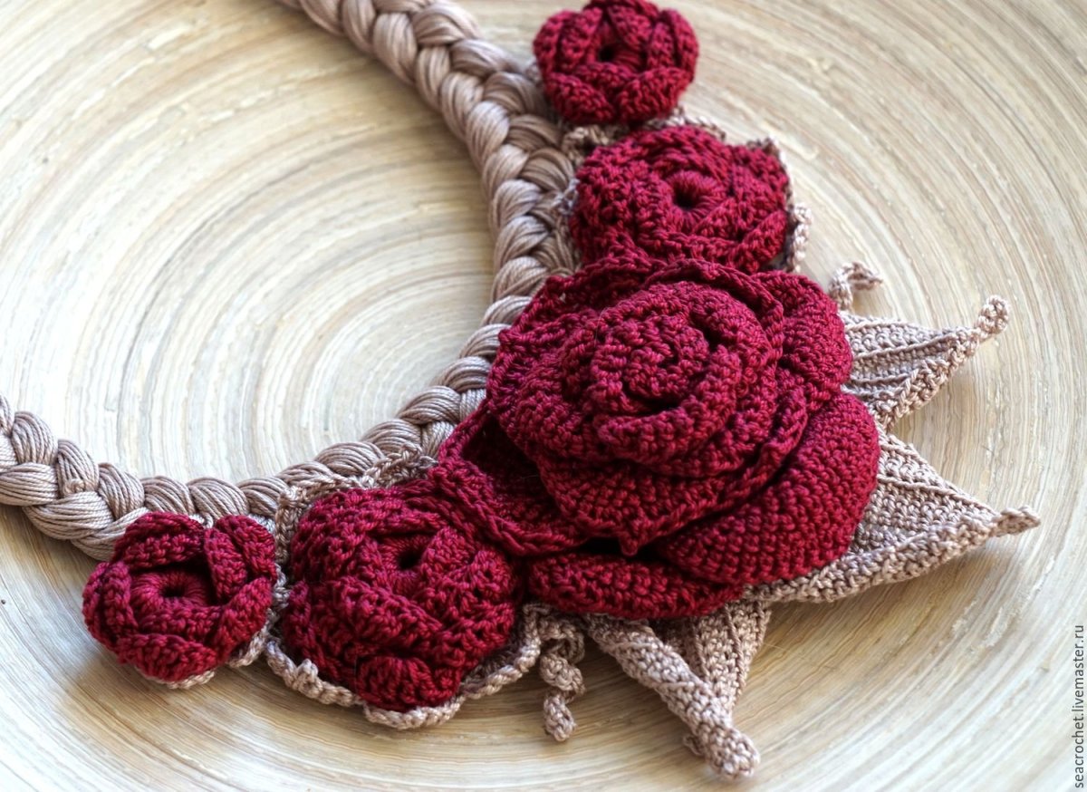 Браслет крючком вишня