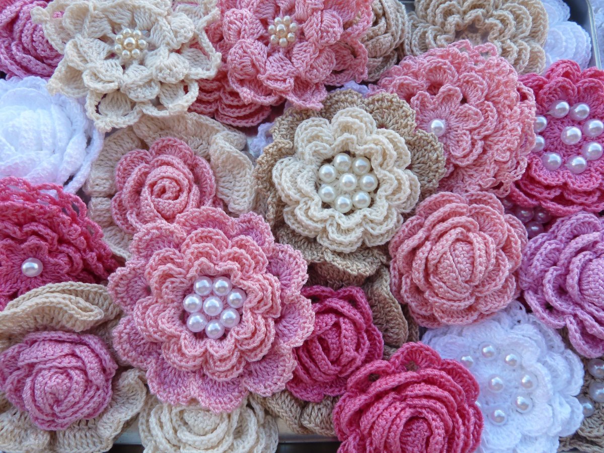 Вязаное колье из шнура