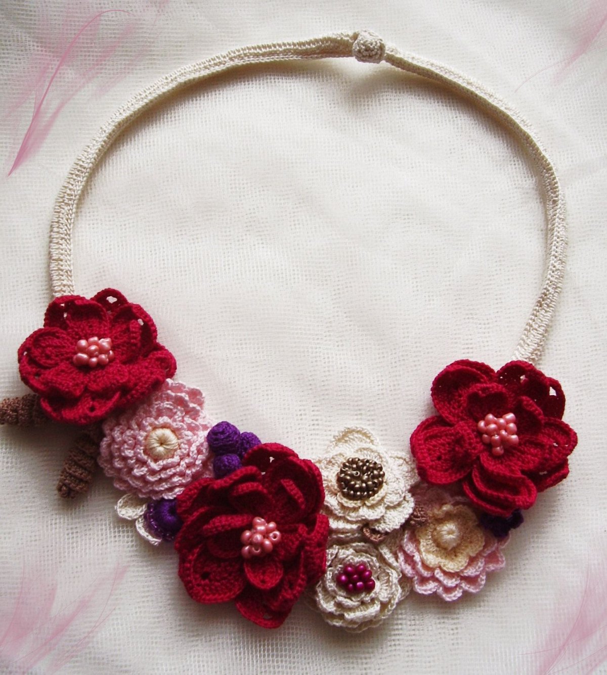 Вязаные украшения спицами