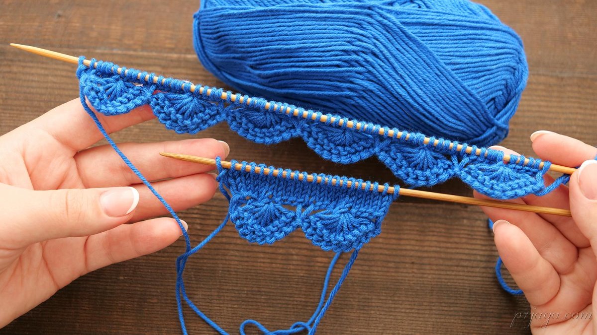 Вязаное колье из ириса