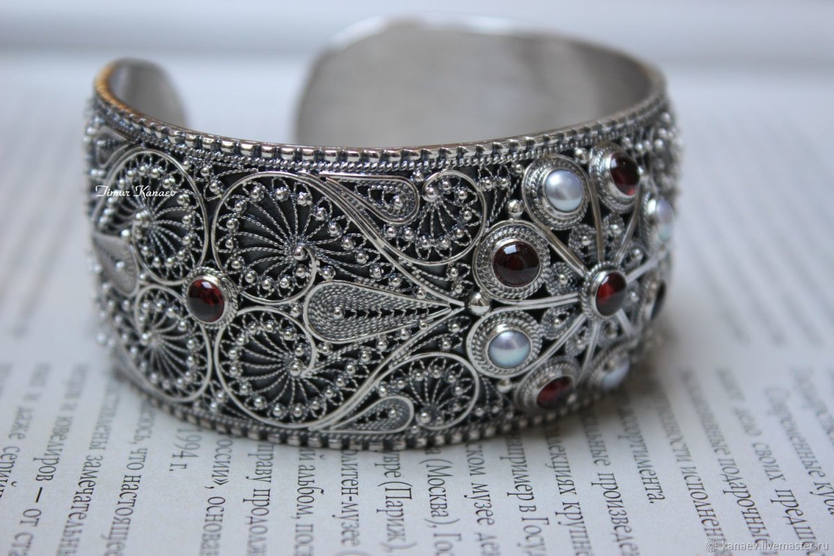 Кольцо с гранатом и марказитом