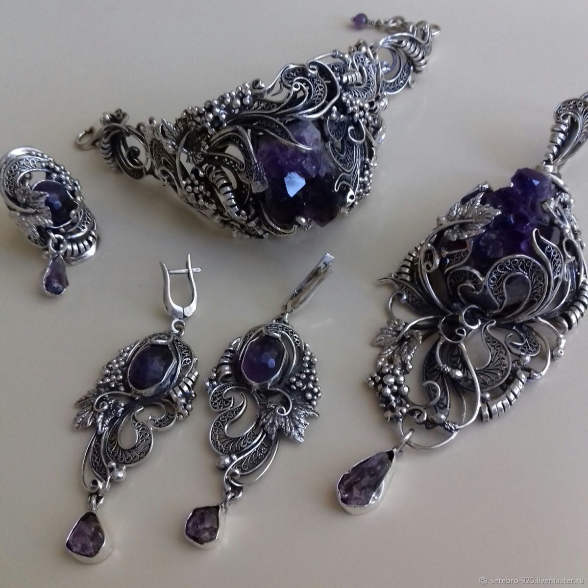 Eteri кольцо гранат