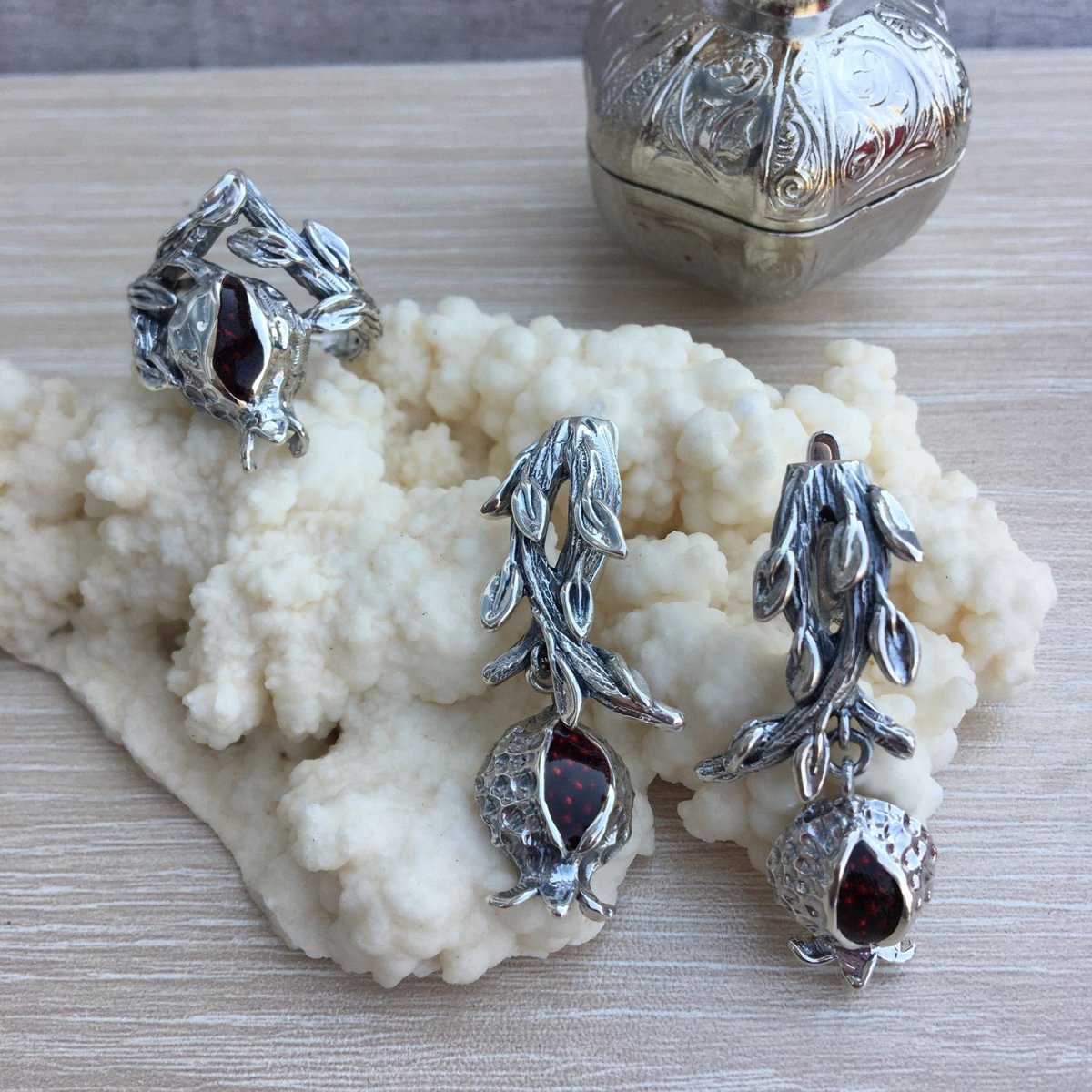 Армянский кулон гранат