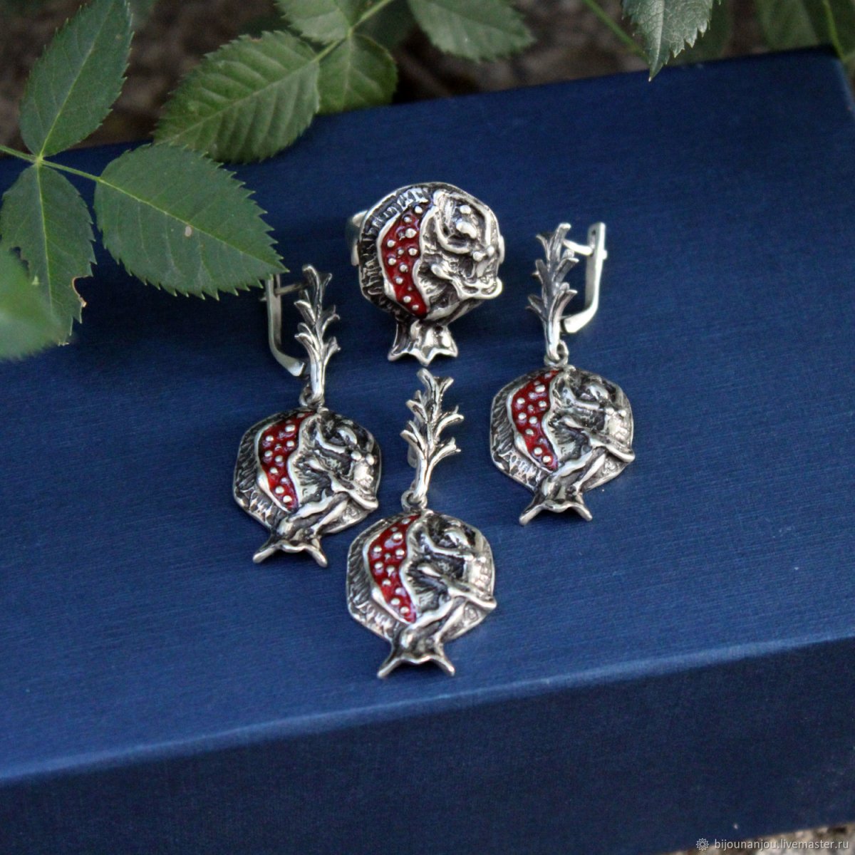 Армянское серебро гранат