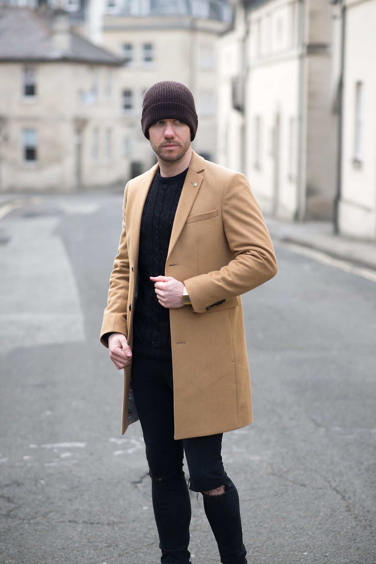 Бежевое пальто мужское лук