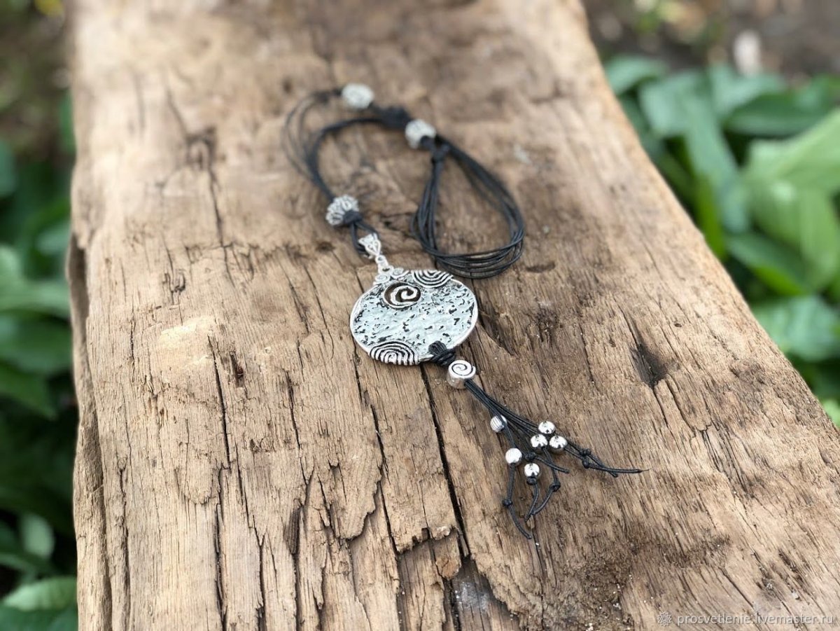 Кулон в стиле этно бохо