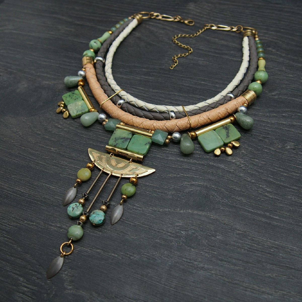 Колье из металла в этническом стиле