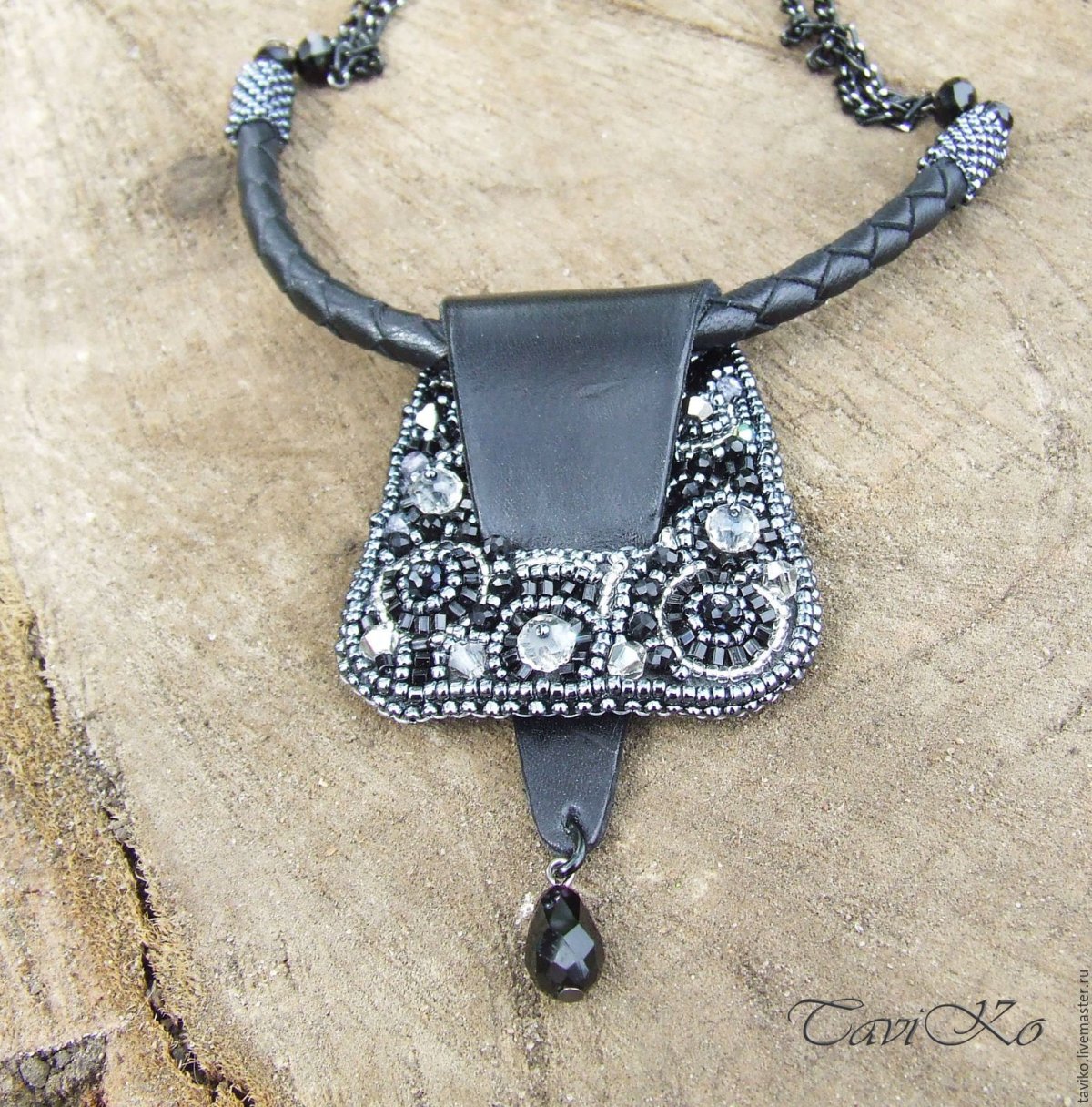 Украшения из кожи и бисера