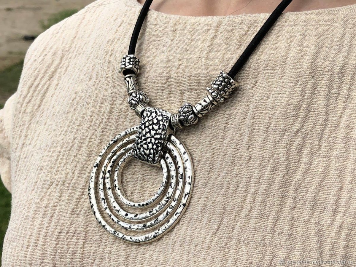 Украшение на шею