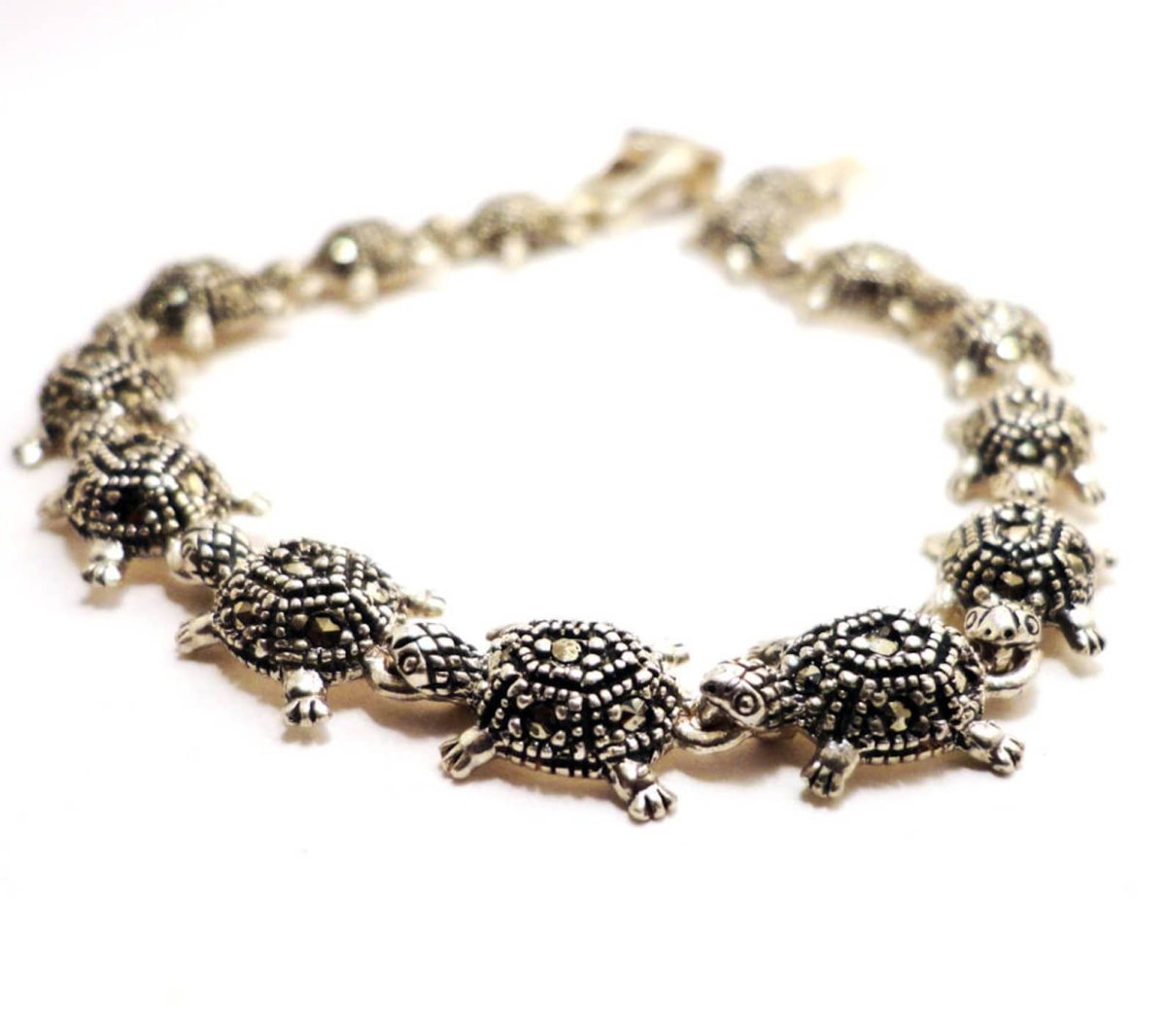 Браслет Женави с марказитами