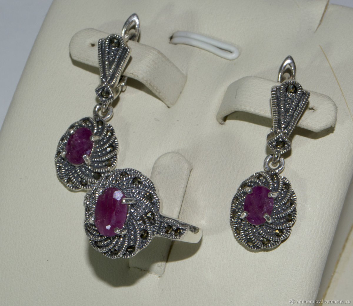 Бусы из капельного серебра