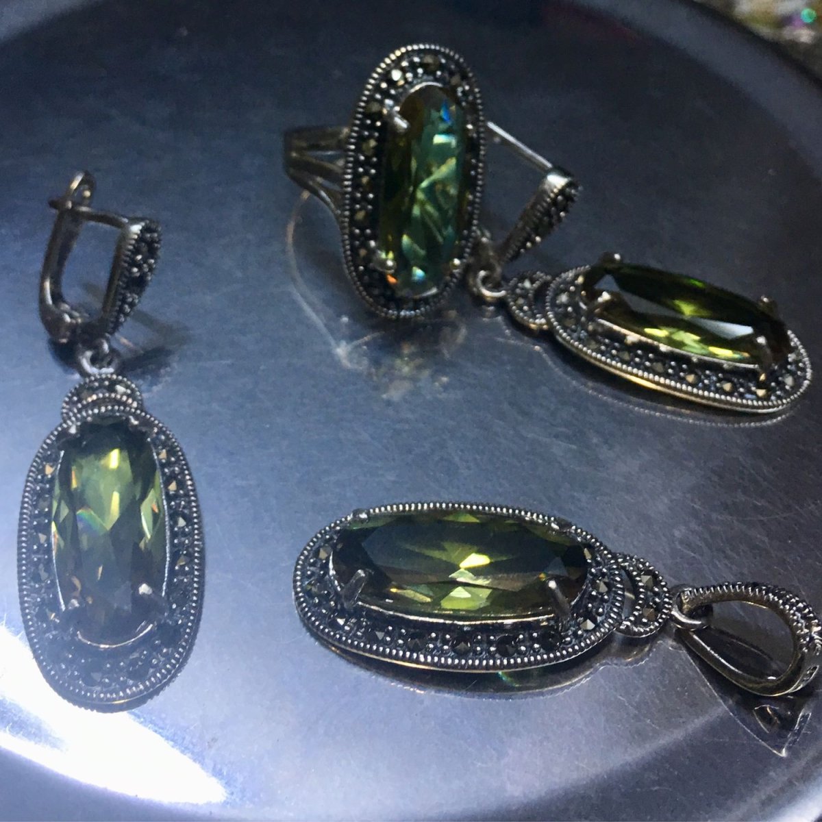 Женский браслет из бирюзы