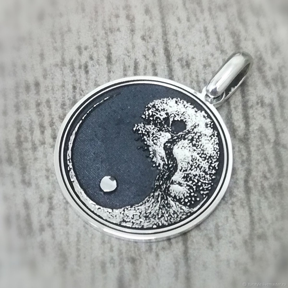 Кулон Инь Янь золотой