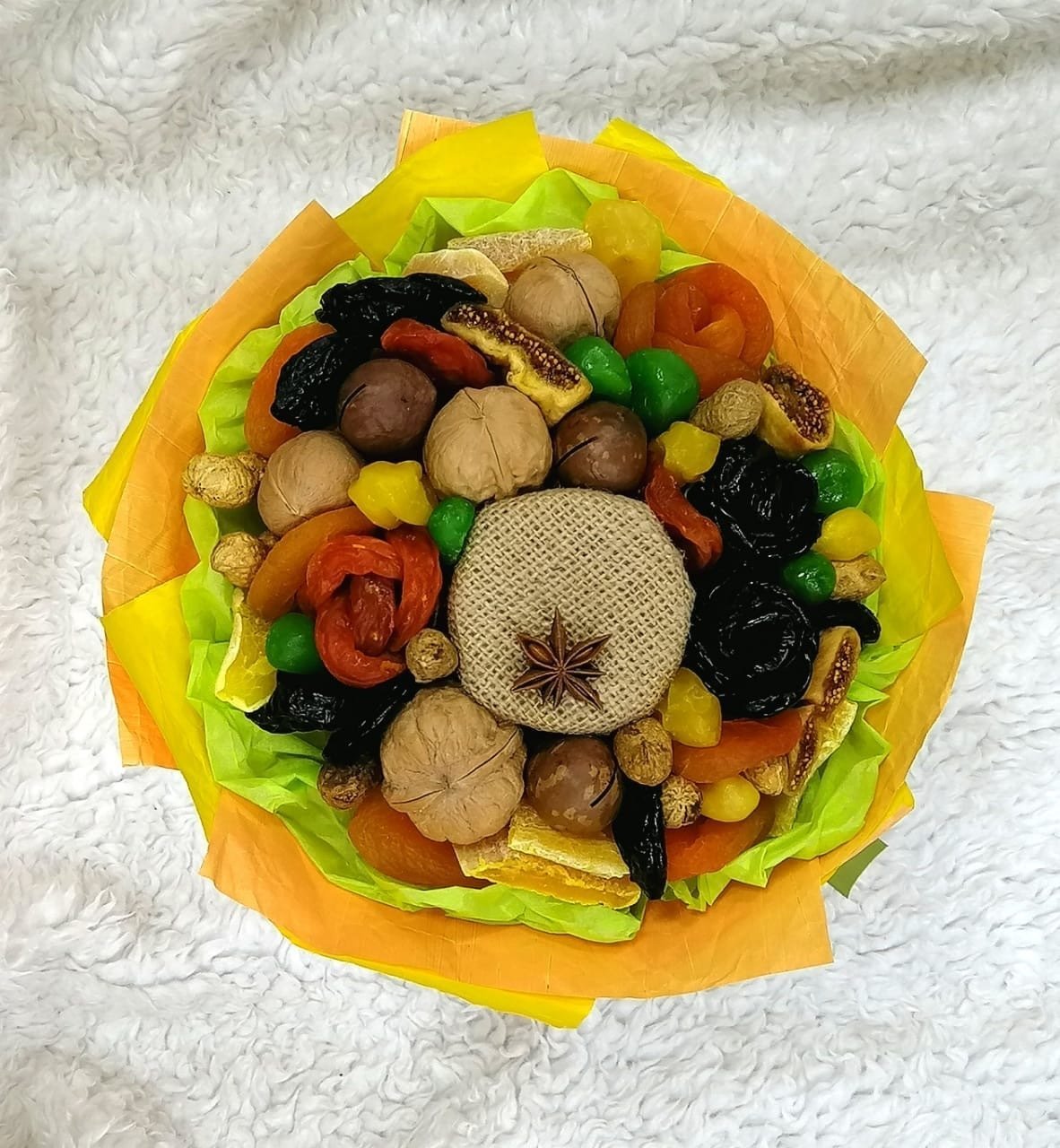 Орехово сухофруктовый букет