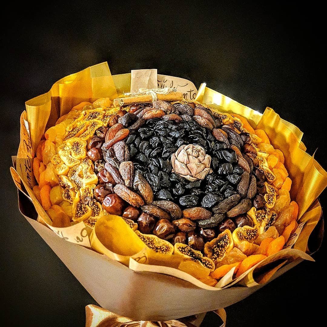 Цветы из сухофруктов