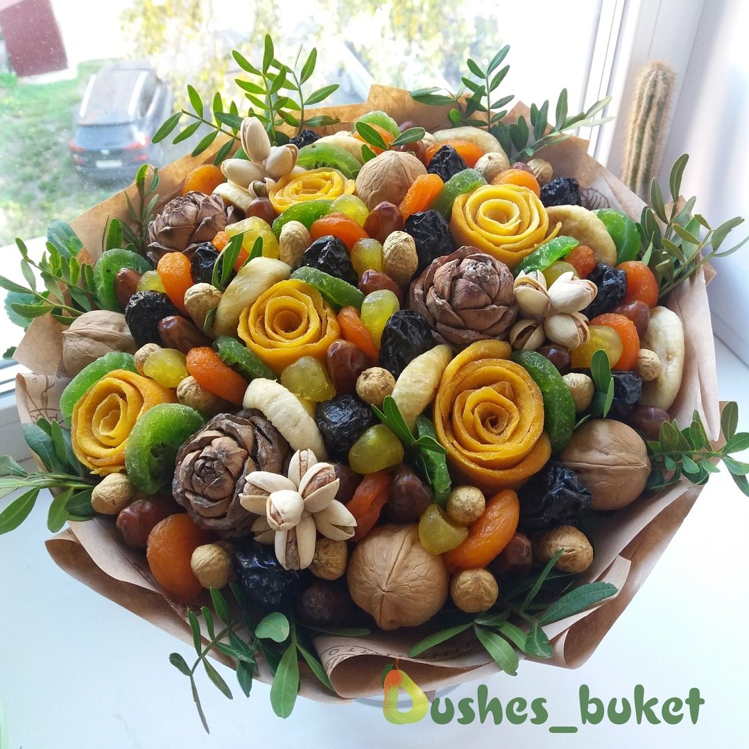 Букеты из орехов и сладостей