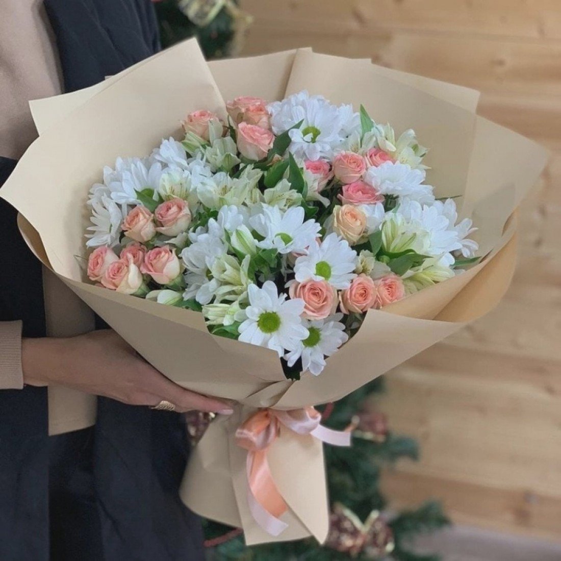 Букет микс роз с хризантемой