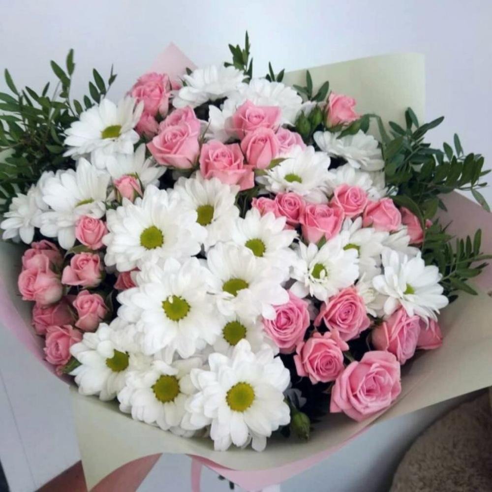 Букет розы и хризантемы кустовые