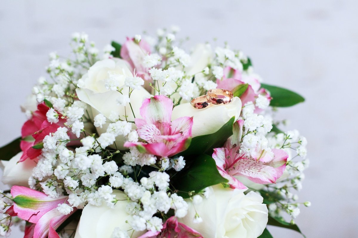 Букет хризантем и гипсофилы