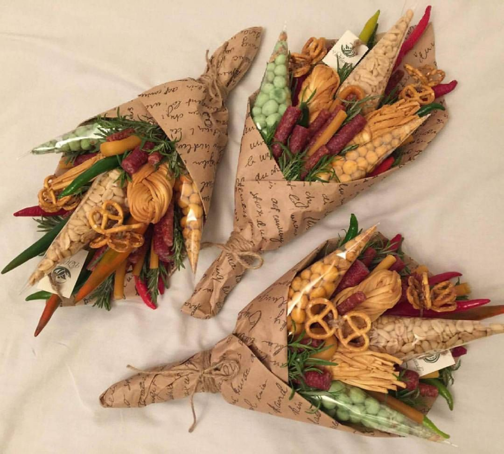 Букет из пива и закусок