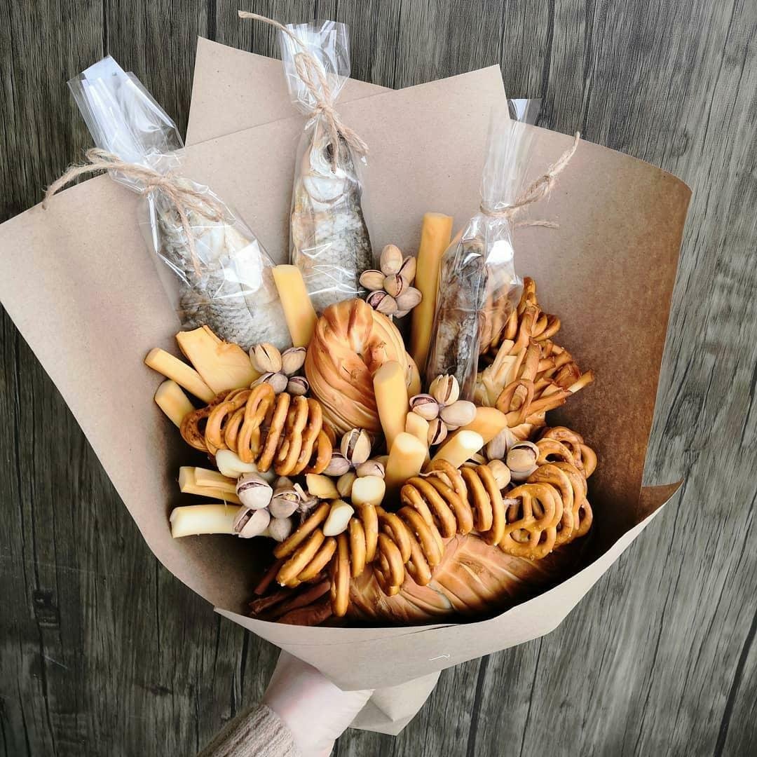 Мужской букет с орехами и пивом