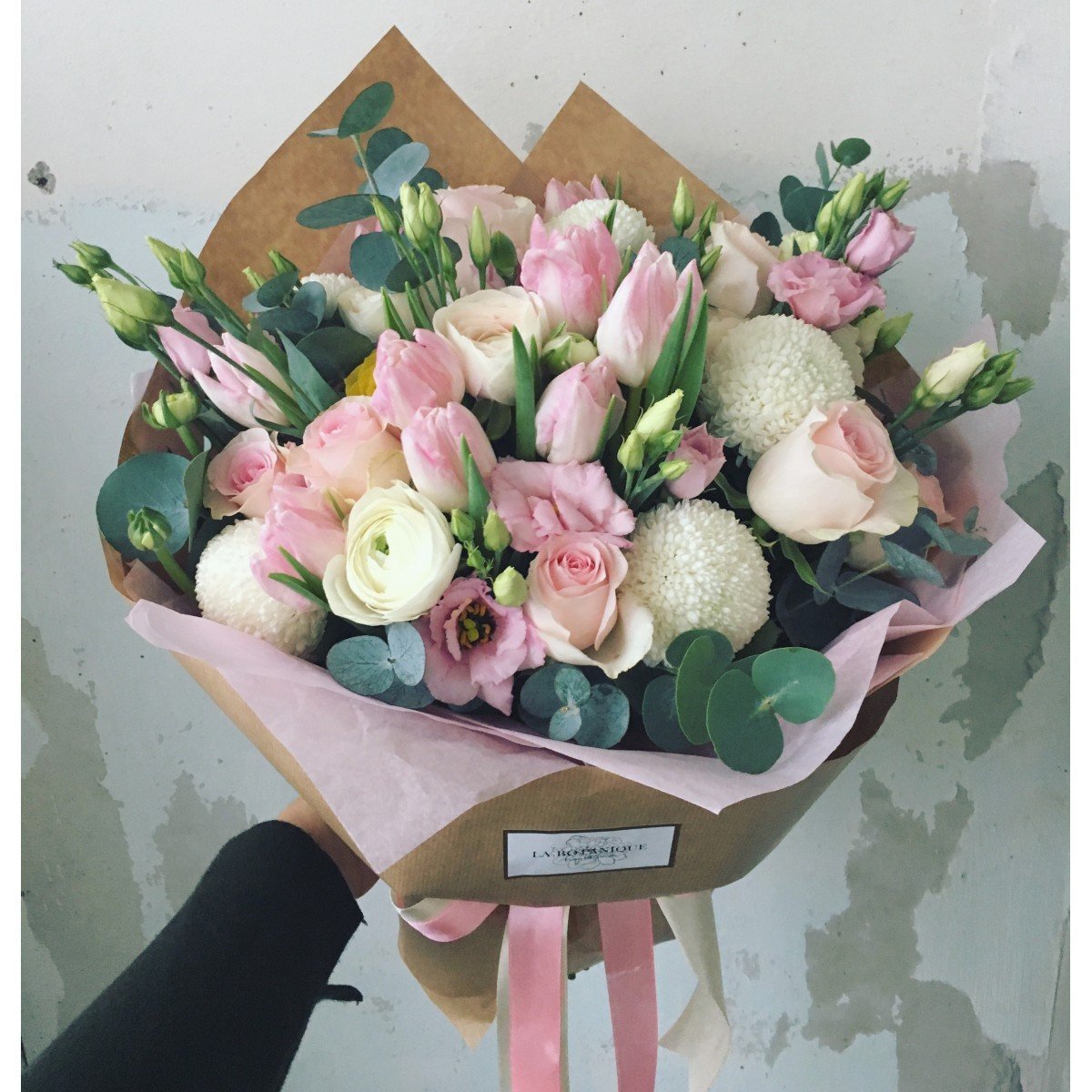 Букет из тюльпанов и хризантем