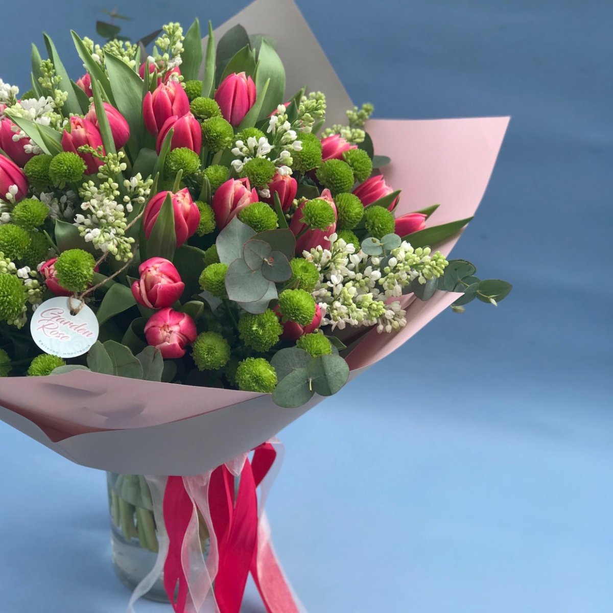 Тюльпаны с гипсофилой в букете