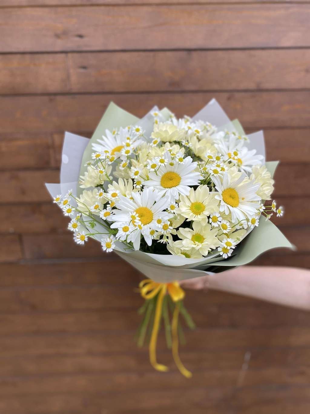 Красивый букет из ромашек