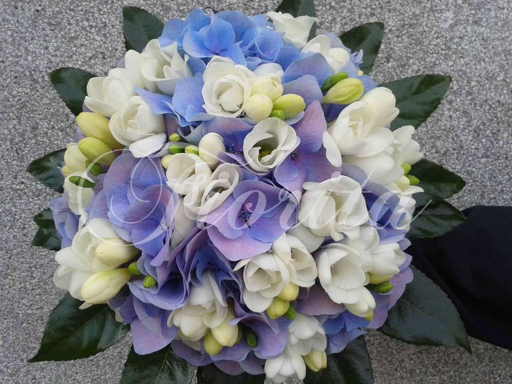 Букет невесты с гортензией и эвкалиптом