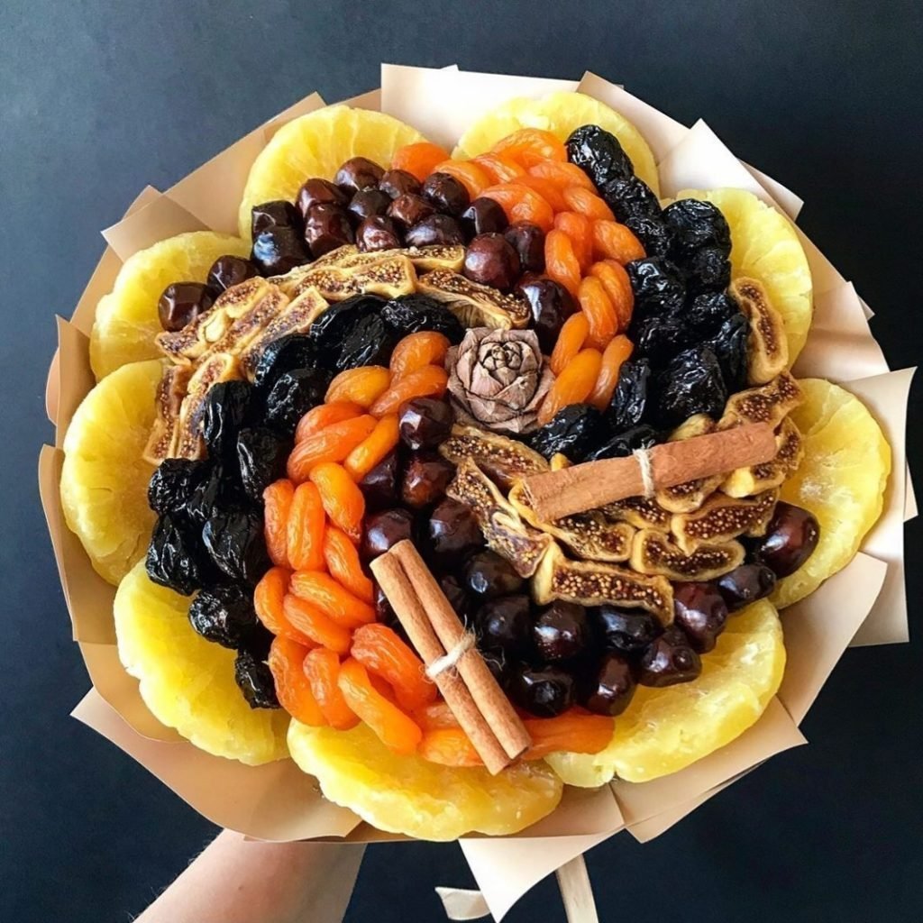 Орехово сухофруктовый букет