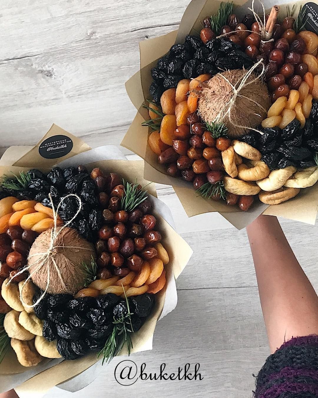 Букет из орехов и сухофруктов