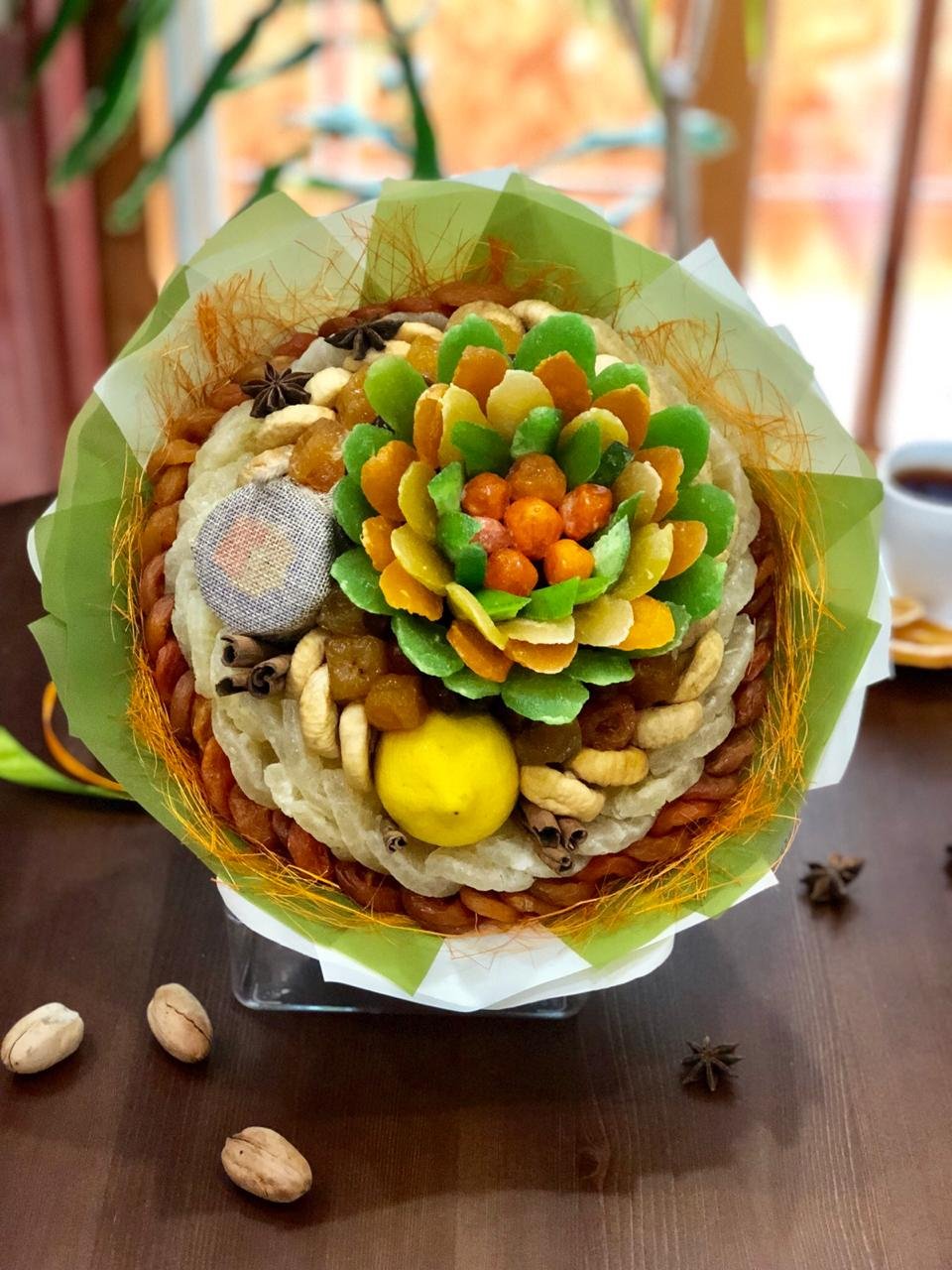 Букет из орехов и сухофруктов