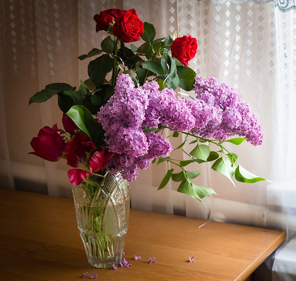 Сирень и розы