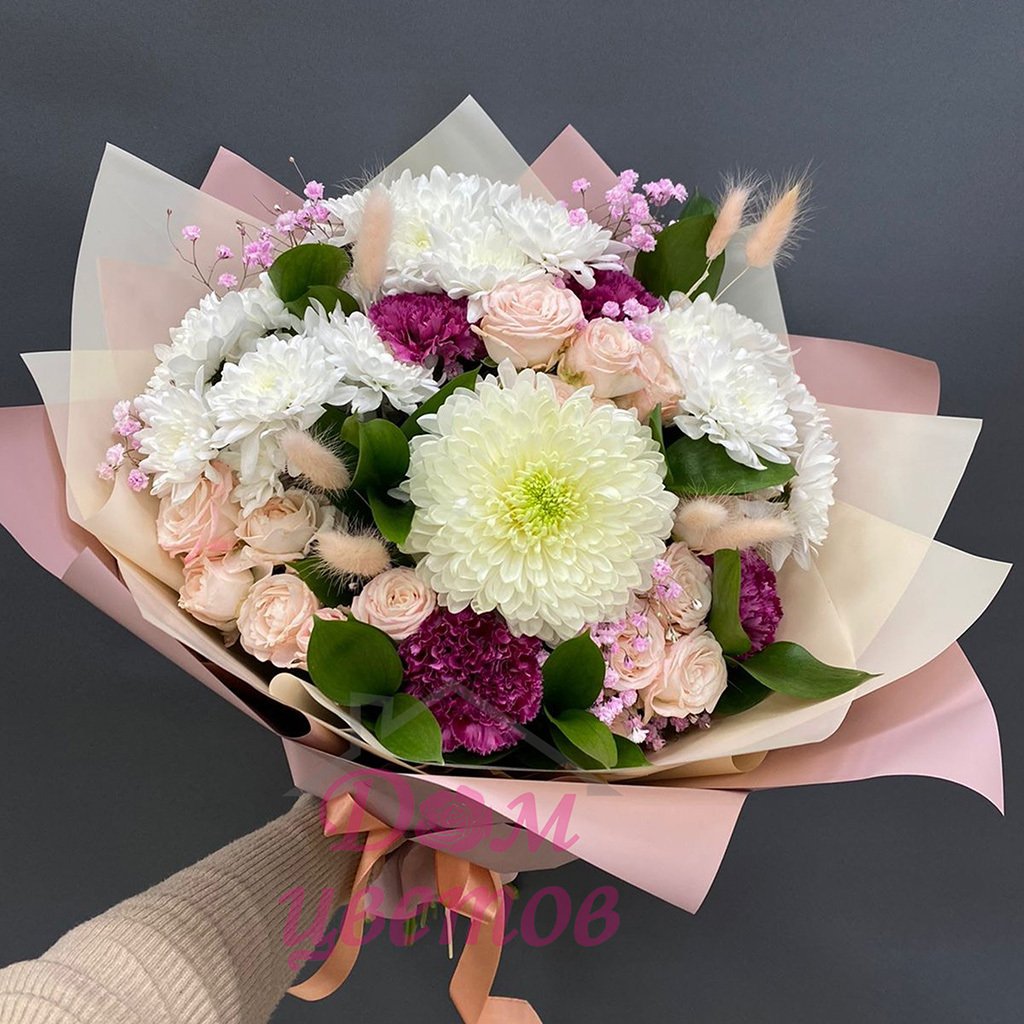 Букет из одноголовой и кустовой хризантемы