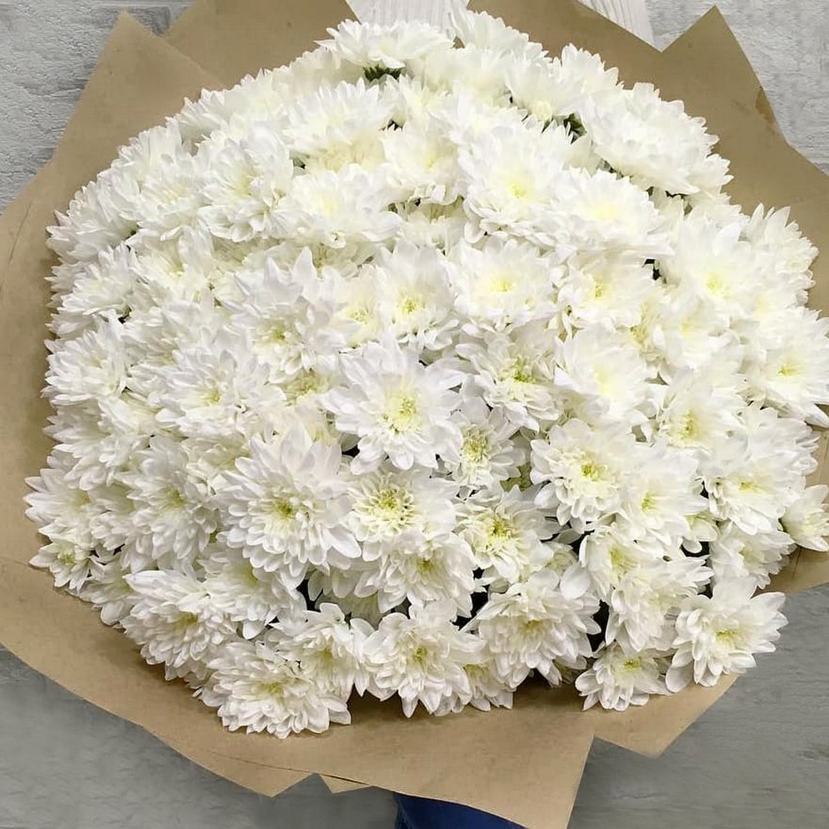 Букет хризантем в коробке
