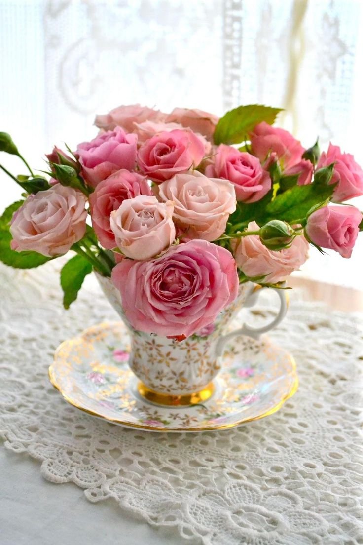 Красивый букет в чашке