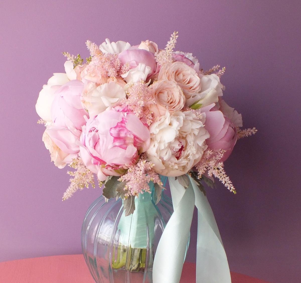 Нежный букет с пионами