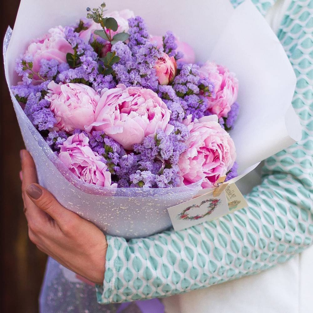 Нежный букет с пионами